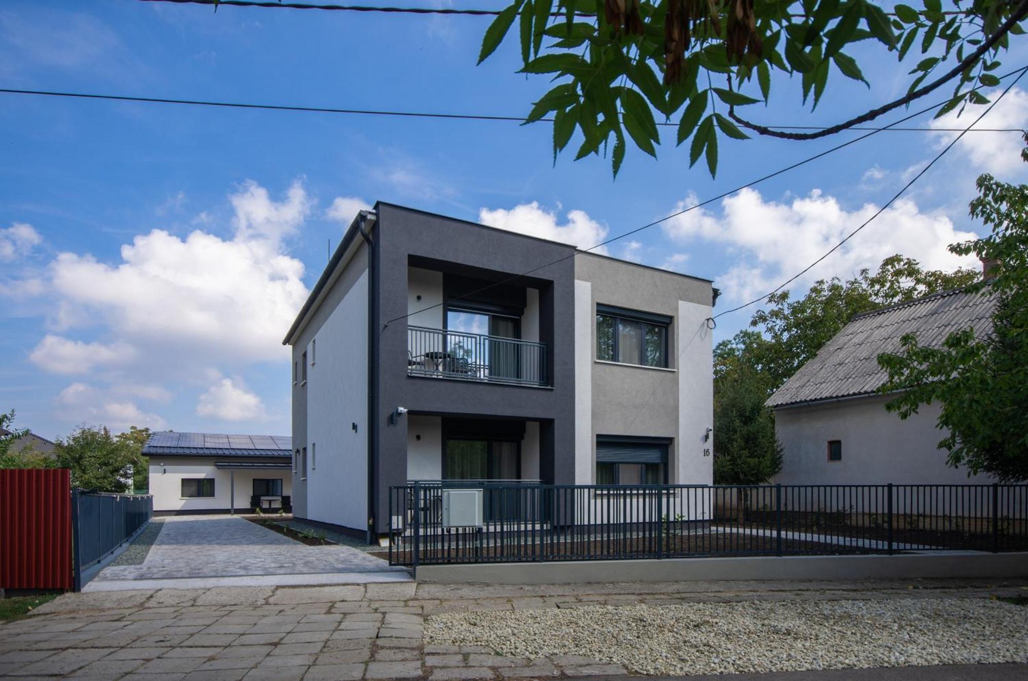 Csaladi Kikoeto Apartman Gyula Exterior foto
