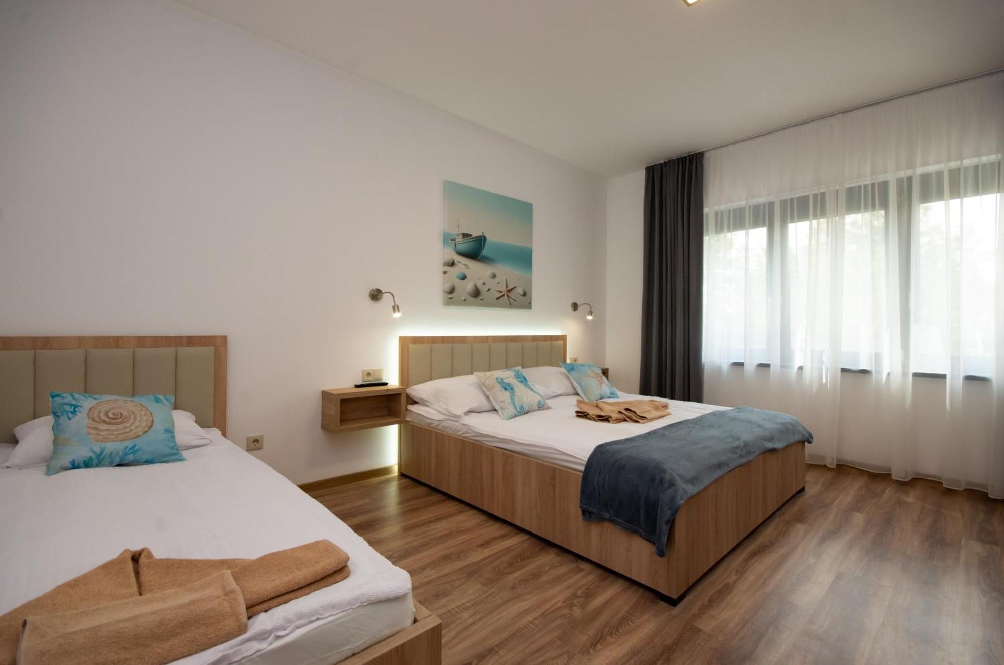 Csaladi Kikoeto Apartman Gyula Exterior foto
