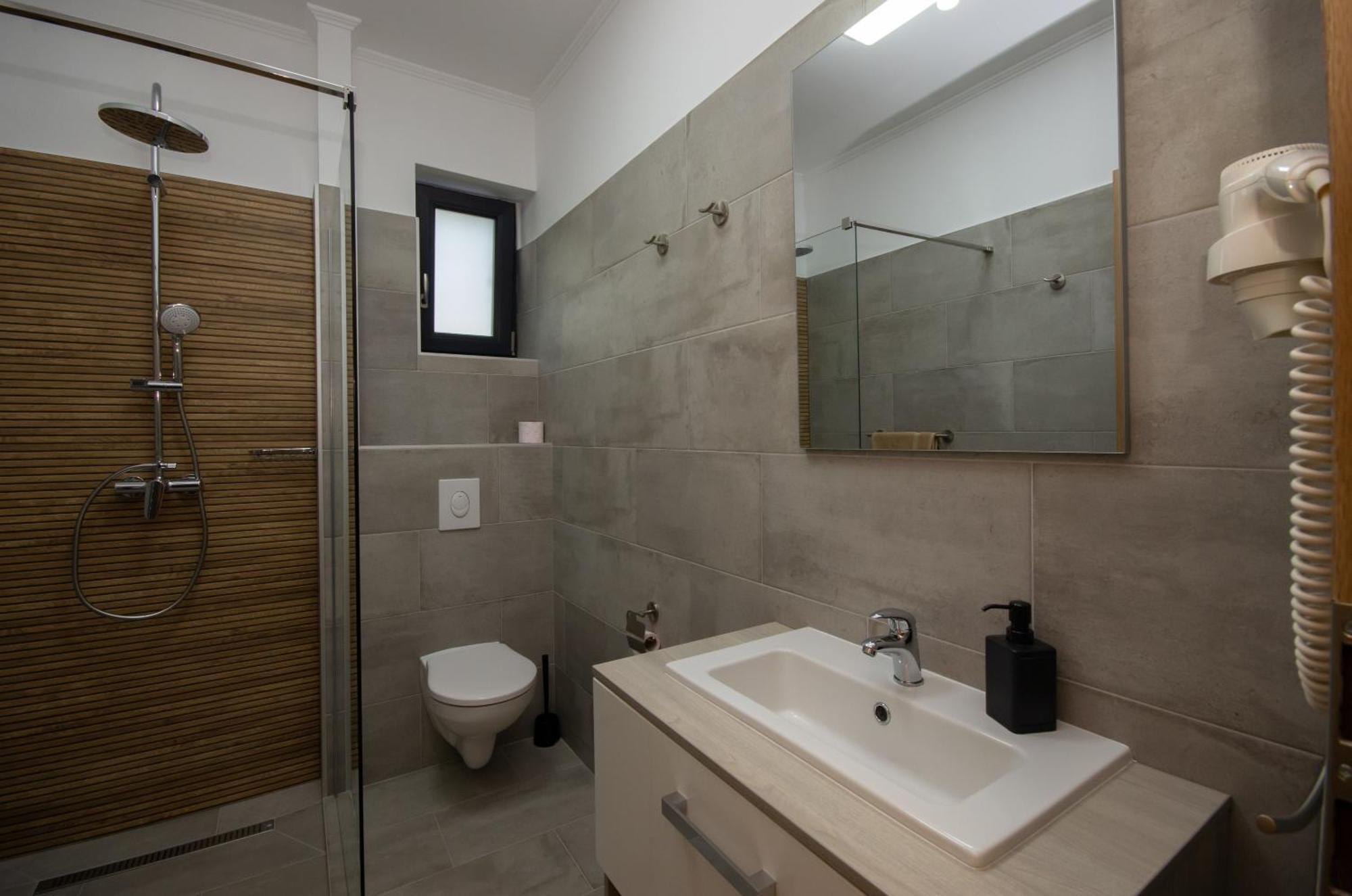 Csaladi Kikoeto Apartman Gyula Exterior foto